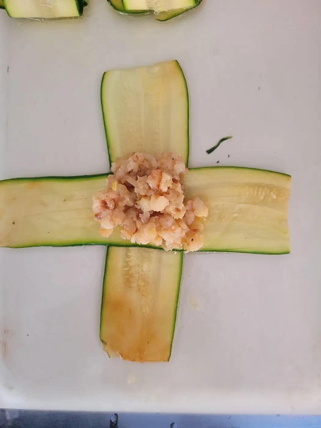 Canelones de calabacín con farsa de gambas: foto del paso a paso