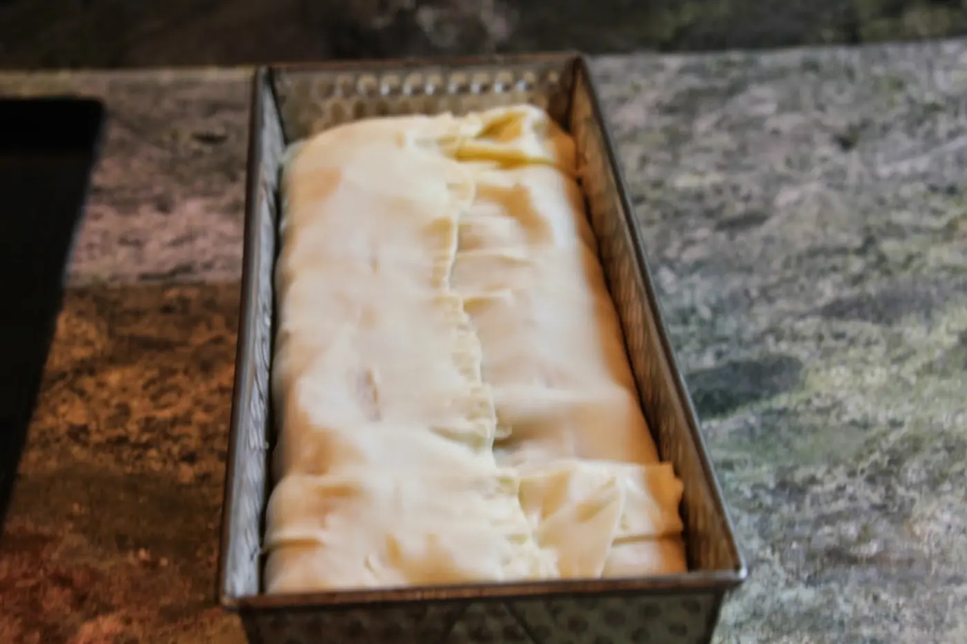 Hojaldre con bechamel, rape y gambas: foto del paso a paso