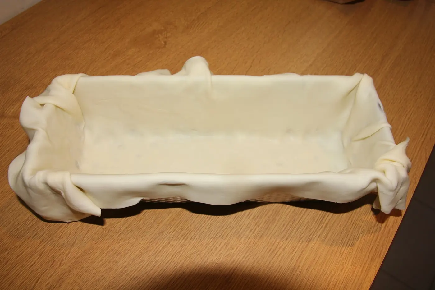 Hojaldre con bechamel, rape y gambas: foto del paso a paso