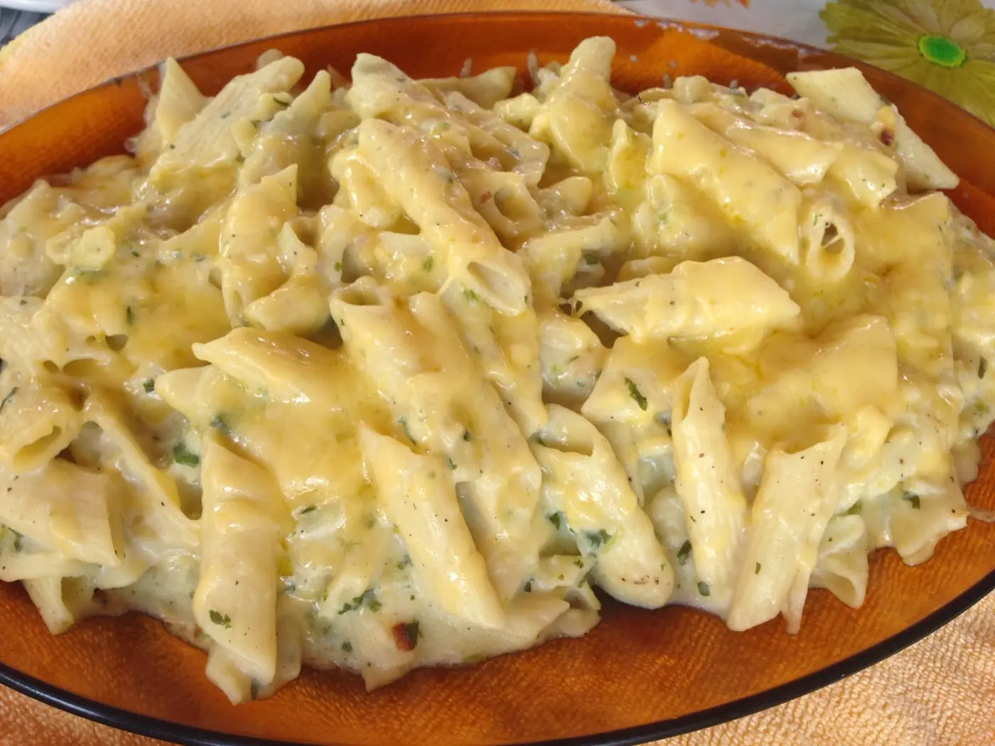 Macarrones rayados con bechamel de bacalao: foto del paso a paso