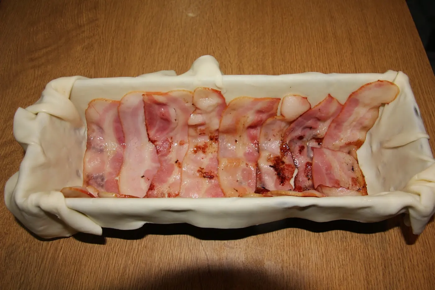 Hojaldre con bechamel, rape y gambas: foto del paso a paso