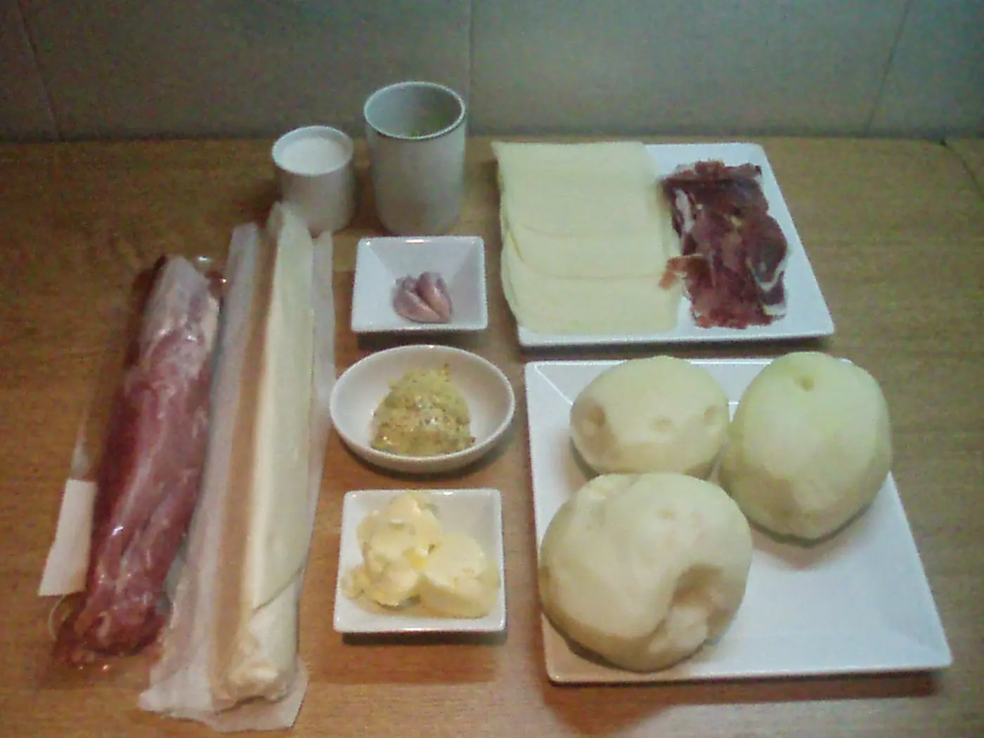 Hojaldre con solomillo de cerdo, jamón y queso: foto del paso a paso