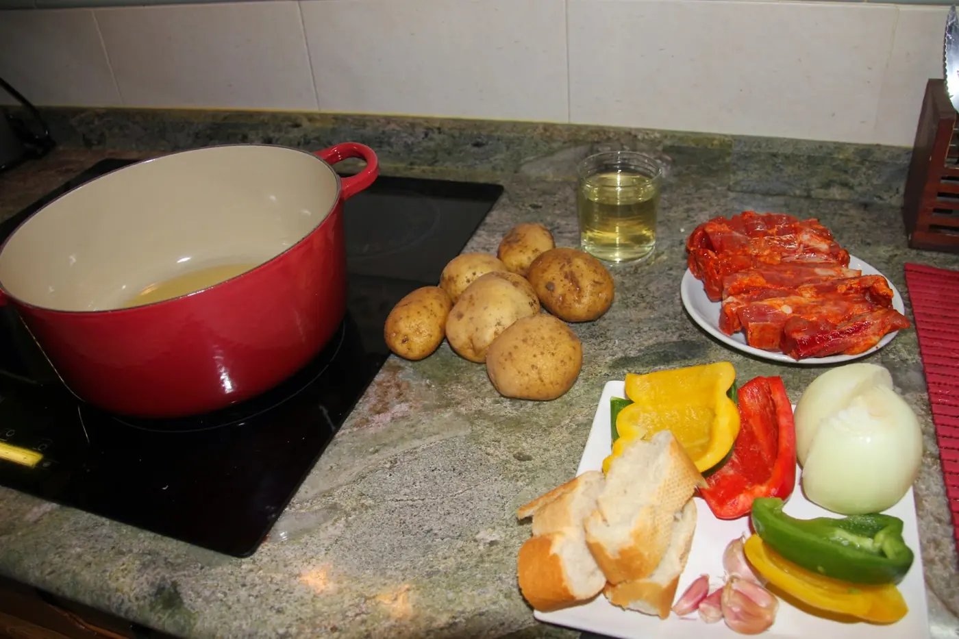 Costillas con patatas: foto del paso a paso