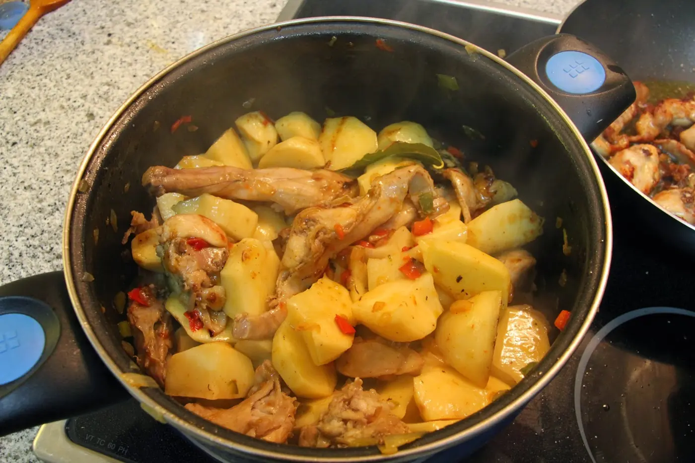 Patatas con conejo: foto del paso a paso