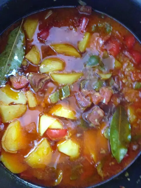 Patatas con conejo